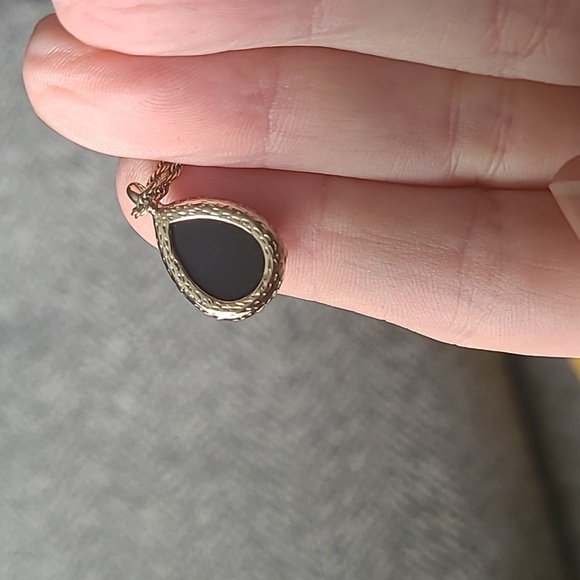 Kendra Scott Kiri black tear drop gold plated adjustable necklace good condition - Picture 5 of 12